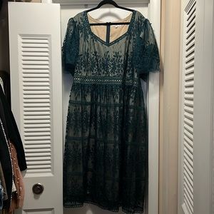 Ivy City Co VENICE DRESS WITH FLUTTER SLEEVES in green
